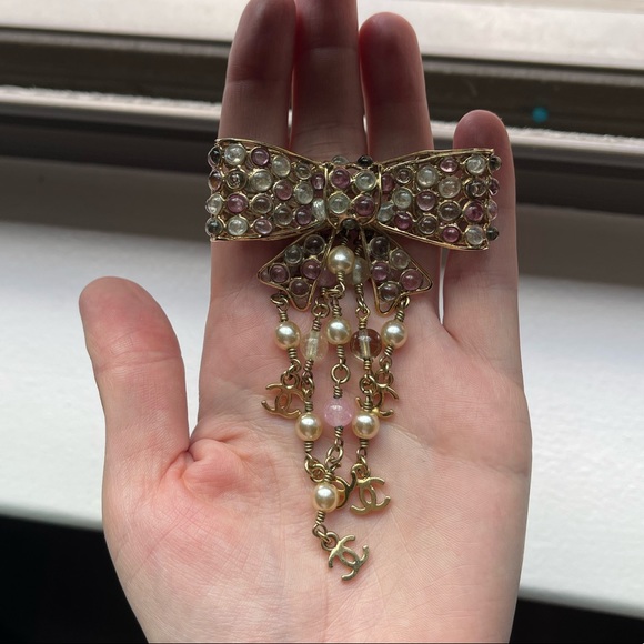 Vintage 2002 Chanel Gripoix Bow Brooch. - Picture 7 of 9